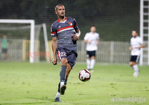 青岛球迷怒吼：海牛何时才能走出泥潭？
