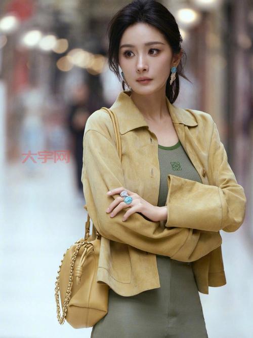 杨幂米兰时装周美照来了！这身穿搭你打几分？
