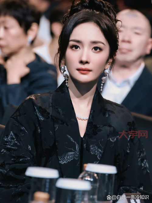 杨幂米兰时装周美照来了！这身穿搭你打几分？