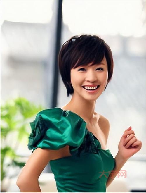 欧阳夏丹新闻联播还在播吗？为什么好久没见了？